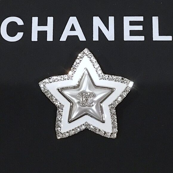 CHANEL START BROOCH COMPLIMENTS OF CHANEL GWP - Picture 1 of 3